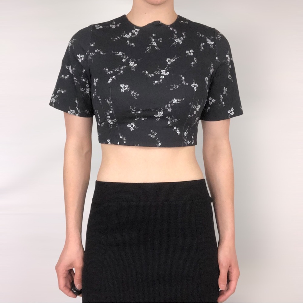 G. Label by‎ Goop Taz Crop Short Sleeve Top Black Micro Floral Size 2